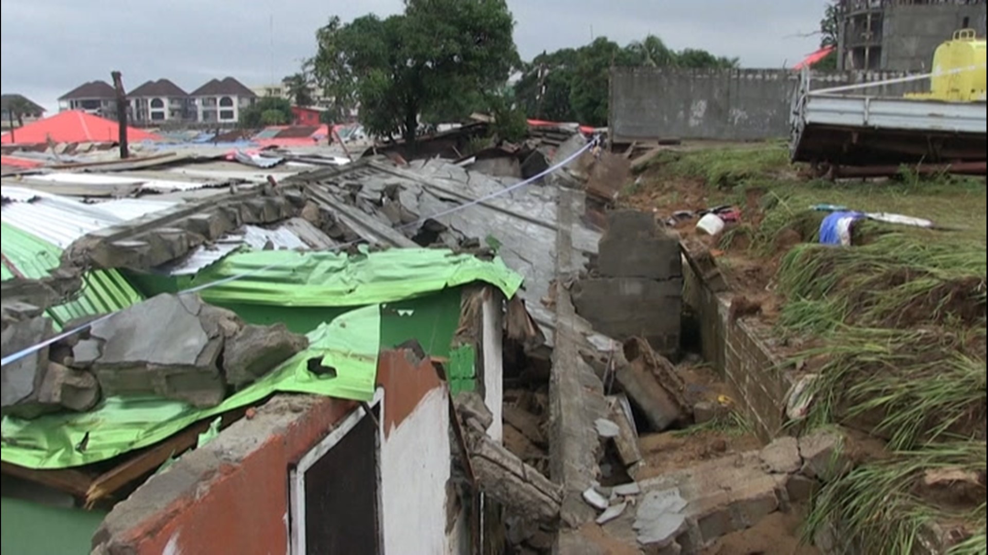 Heavy rainfall caused the fence of a water production factory in Monrovia, Liberia, to collapse on June 26. Five fatalities were reported.