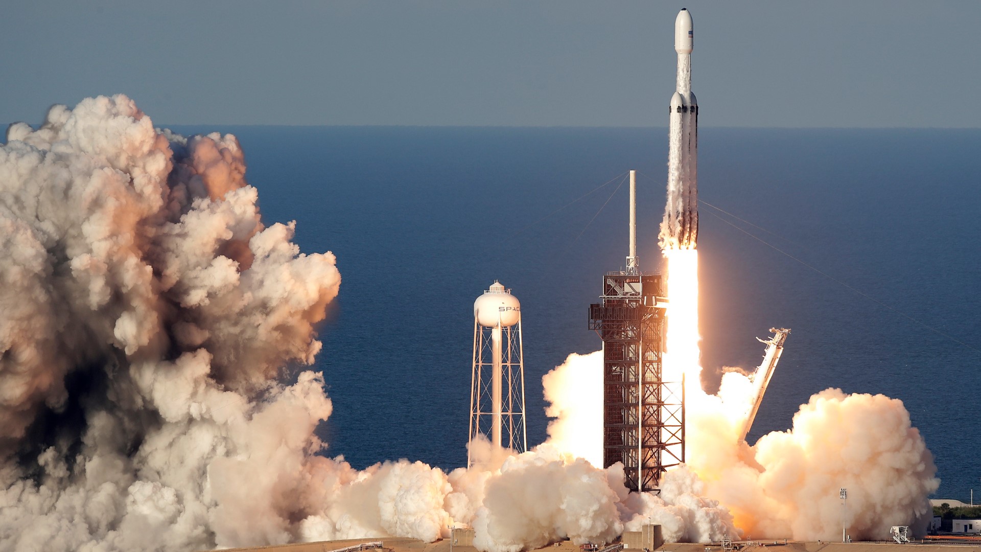 Watch: SpaceX Falcon Heavy launches first commercial payload | wgrz.com