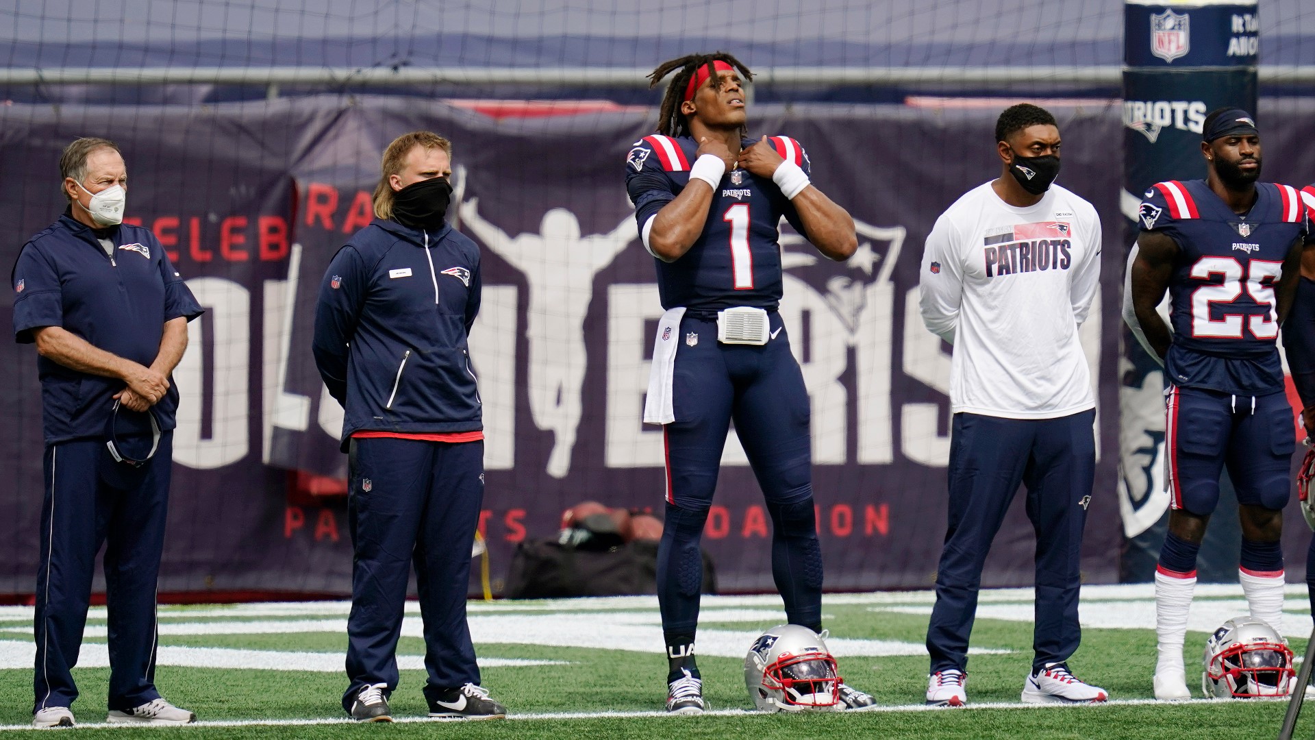 6 NFL teams stay in locker room for anthem, some players kneel