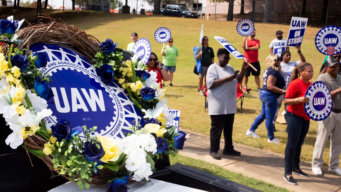 UAW strike update: Targeted strikes expand to 20 states - Vimarsana News