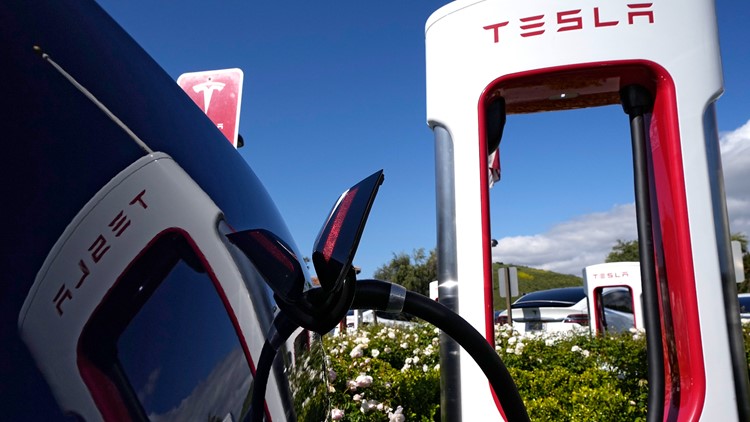 Ford to add Tesla charging plug to its electric vehicles starting in 2025