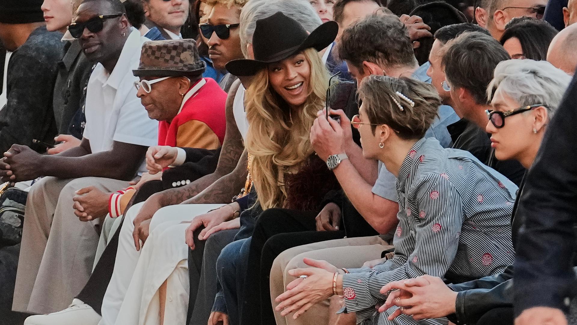 Beyoncé and Jay-Z steal spotlight at Paris Fashion Week | wgrz.com
