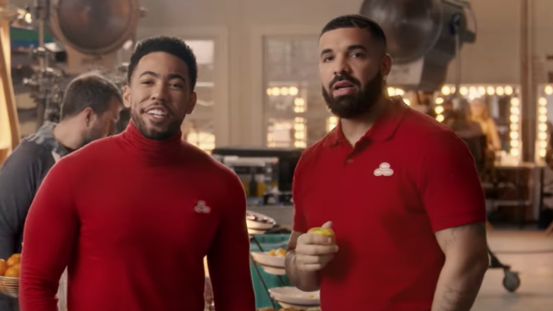 Patrick Mahomes teams up with Aaron Rodgers for 2 new State Farm ads