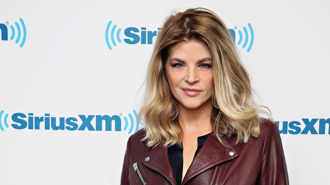 Kirstie Alley Dead at 71: Kelsey Grammer, Jamie Lee Curtis and More Stars  Pay Tribute 
