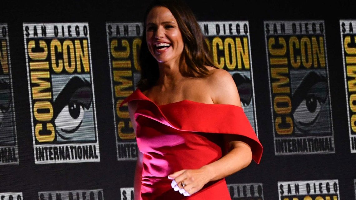 Jennifer Garner Gets Stuck in Elevator for Over an Hour at First Comic