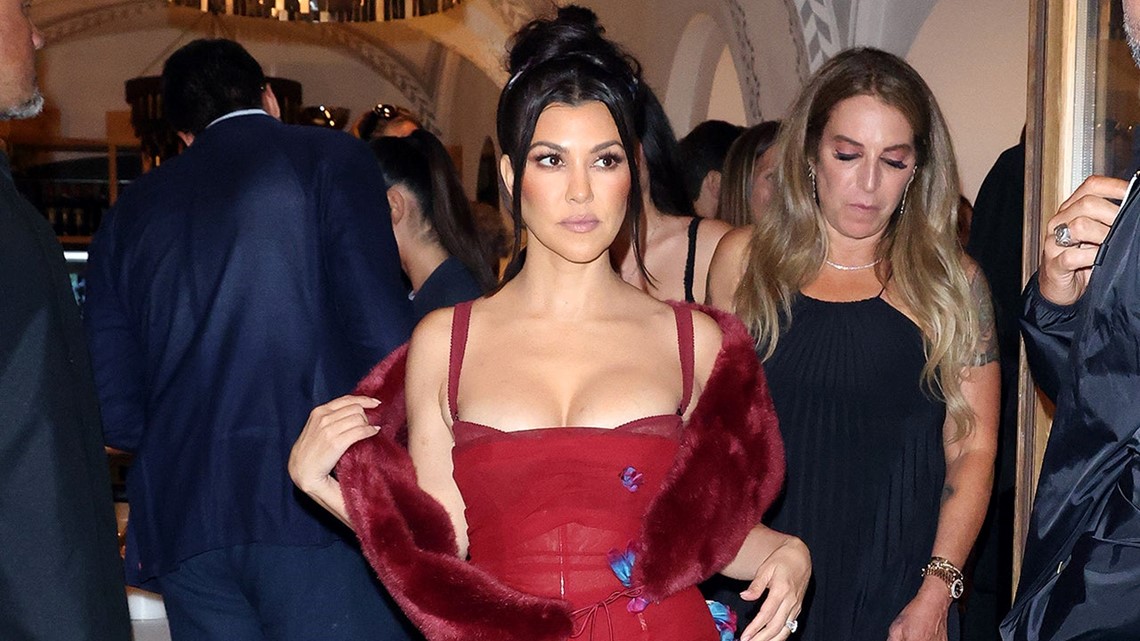Kourtney Kardashian shares glamorous double breastpump picture