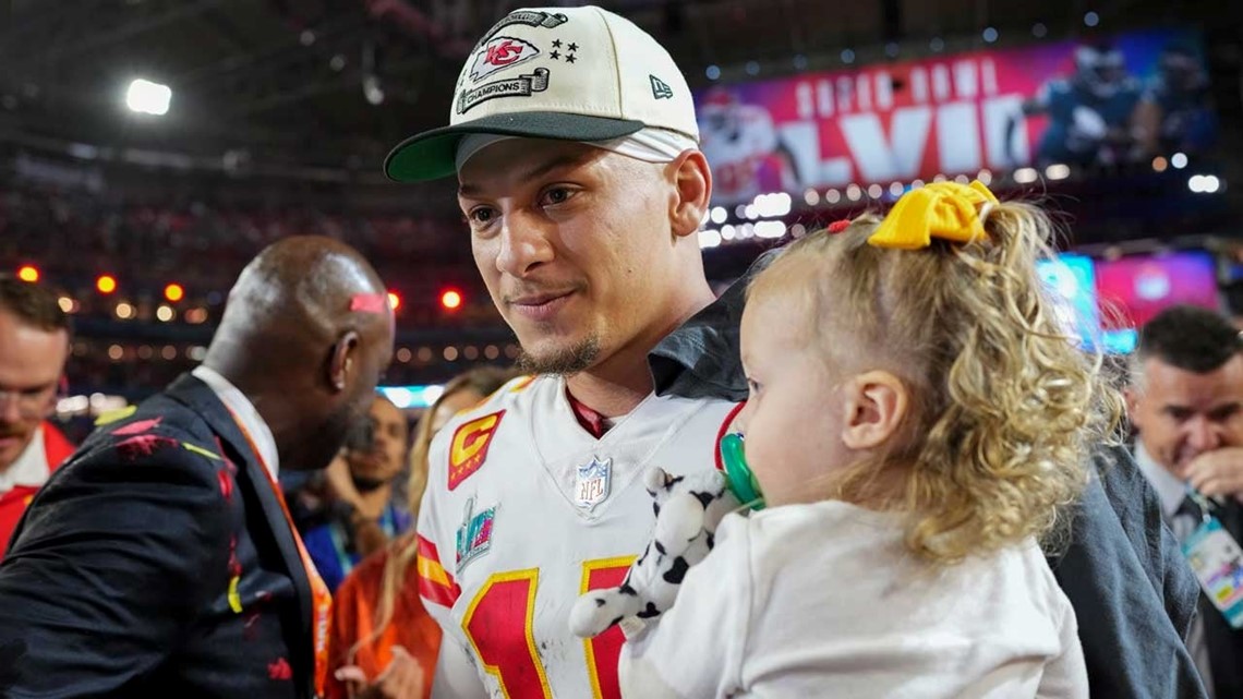 Patrick Mahomes Kisses Wife Brittany and Daughter Sterling Skye Ahead of Super  Bowl LVII