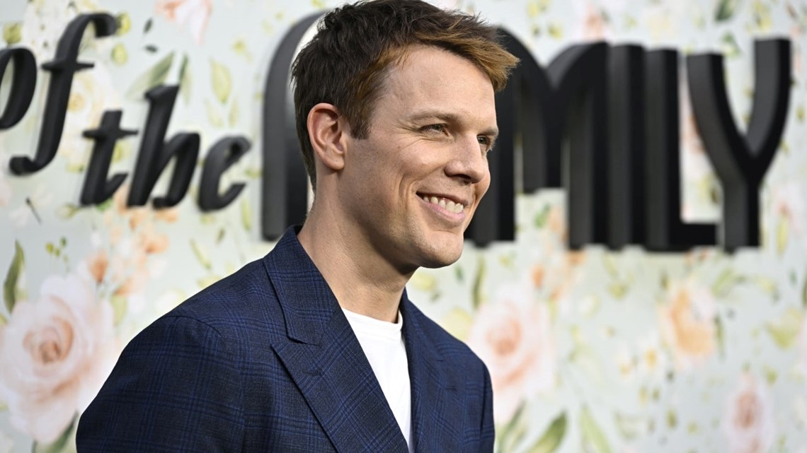 Jake Lacy on Unsettling 'A Friend of the Family' Role and Possible ...