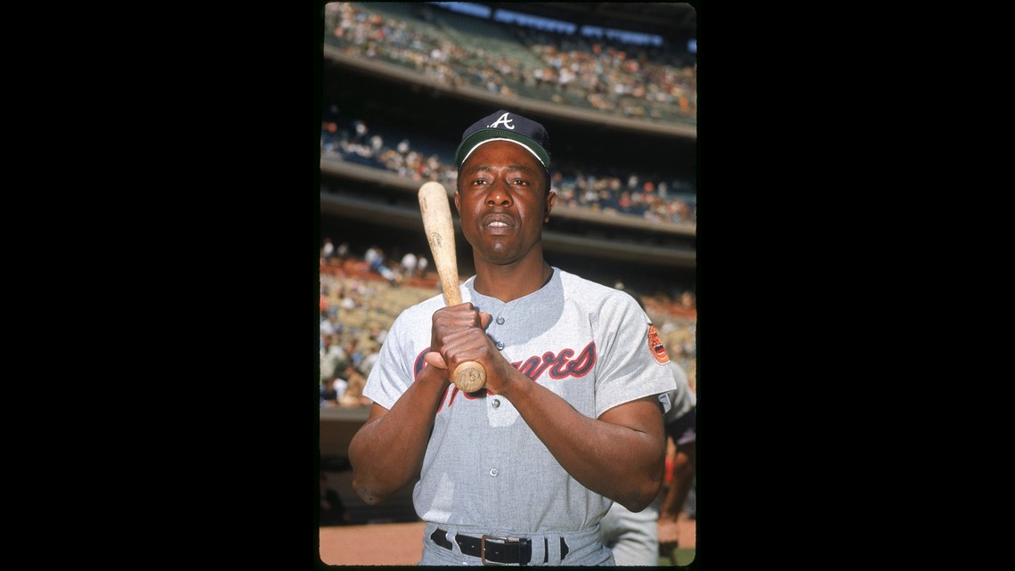 Hank Aaron, longtime baseball home-run king and Hall of Famer with Braves,  dies at age 86 