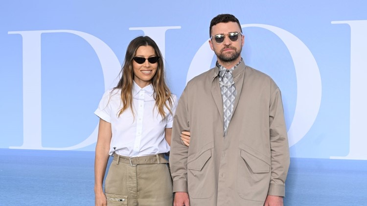 Justin Timberlake and Jessica Biel in Louis Vuitton - Louis Vuitton Show - 1