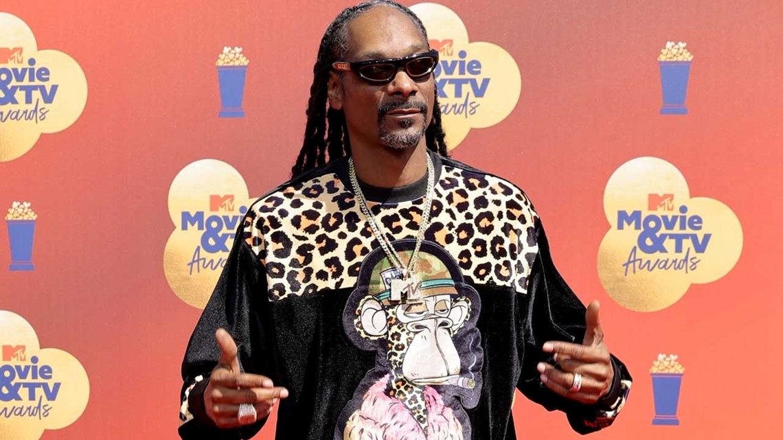 Snoop Dogg smokes weed ahead of Super Bowl 2022 halftime show