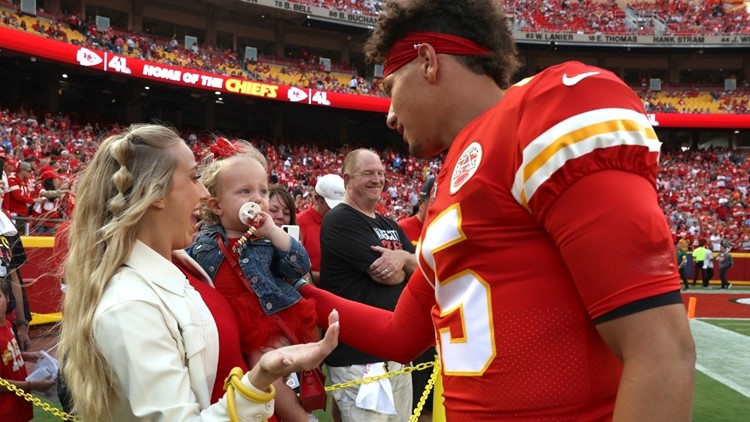 Patrick and Brittany Mahomes' Daughter Sterling Meets Newborn Baby Brother  Bronze in Sweet Pic