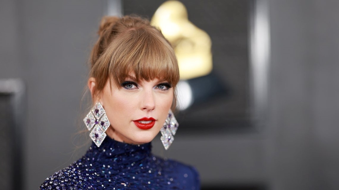 Taylor Swift Wins Grammy For 'All Too Well' Music Video, Wows In Midnight  Blue On Red Carpet