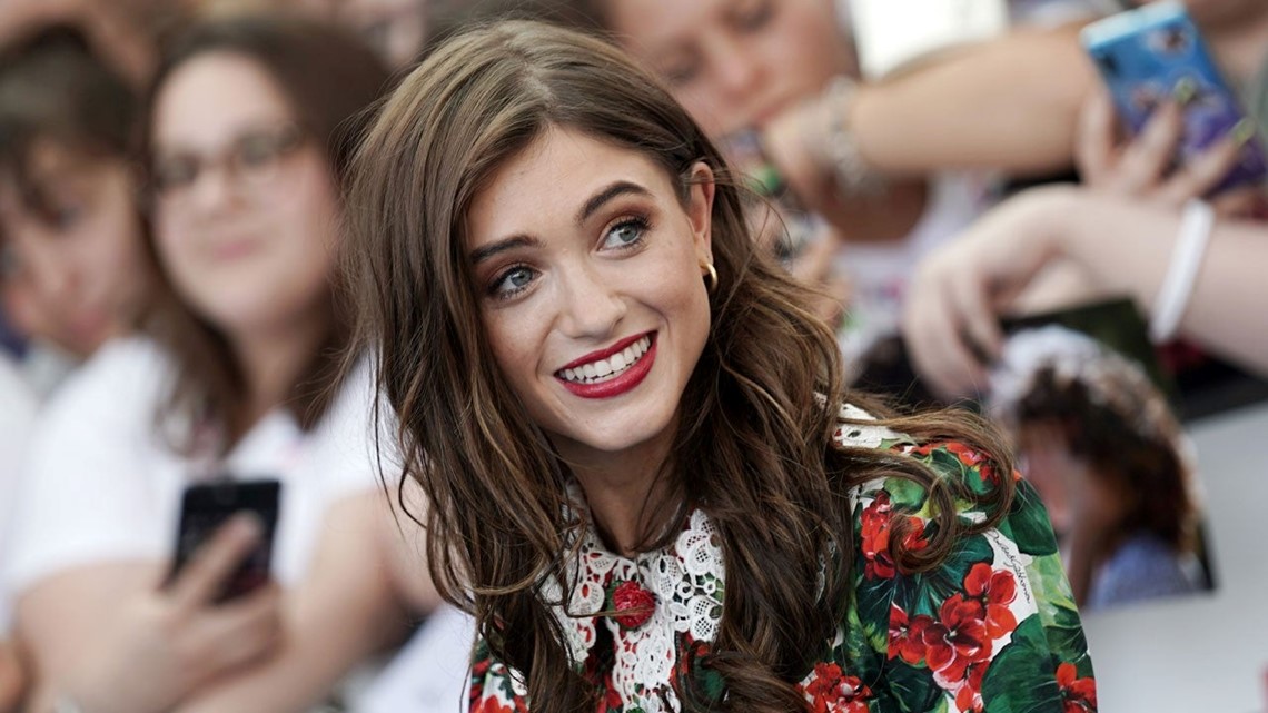 Natalia Dyer says Twitter's #JusticeForBarb campaign affected her approach  to Stranger Things Season 2 - HelloGigglesHelloGiggles