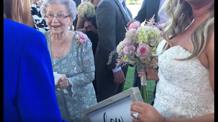 92-year-old flower girl steals the show | wgrz.com