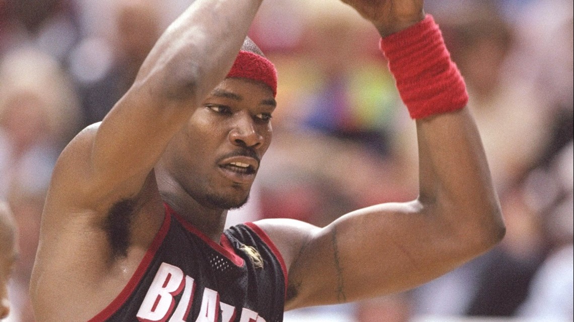 Cliff Robinson, UConn Star Who Played 18 N.B.A. Seasons, Dies at 53 - The  New York Times