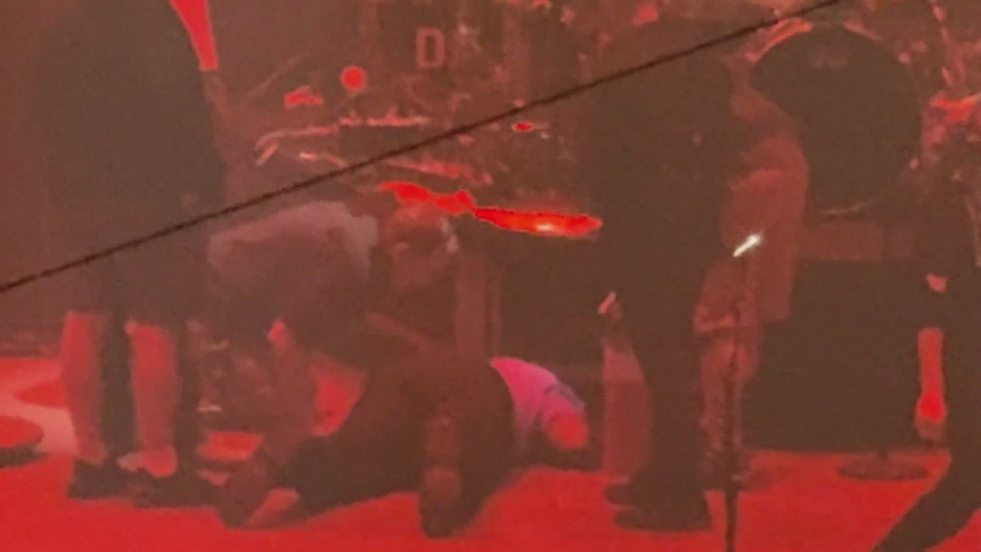 The audio cut out during "Don't Stop Believin'" at the Friday night concert.