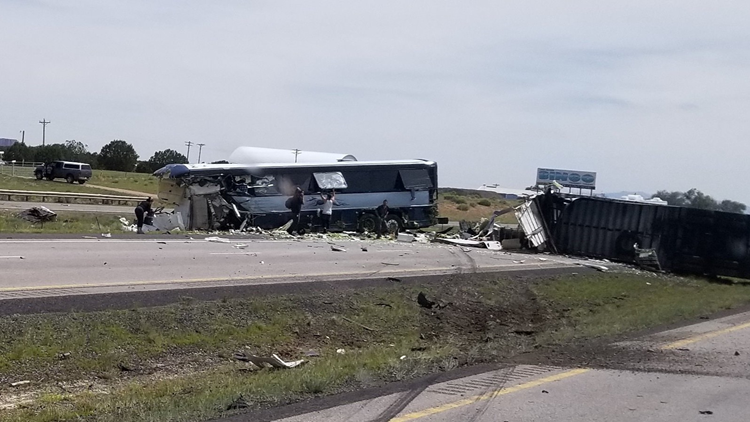 8 killed in New Mexico Greyhound crash en route to Phoenix