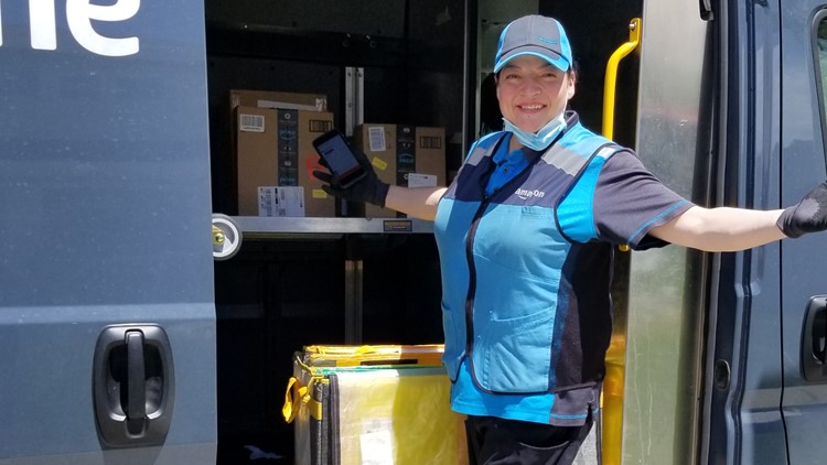 7�s Hero Video of Amazon delivery driver praying on