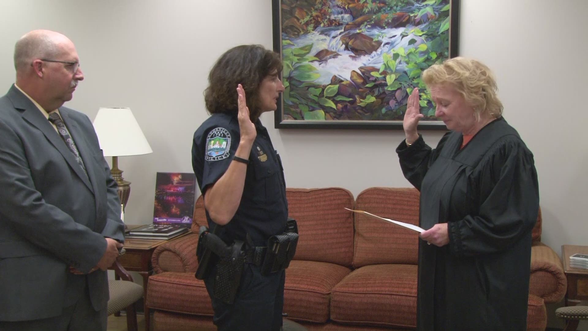 Kpd Deputy Chief Eve Thomas Sworn In To Become Knoxvilles First Female