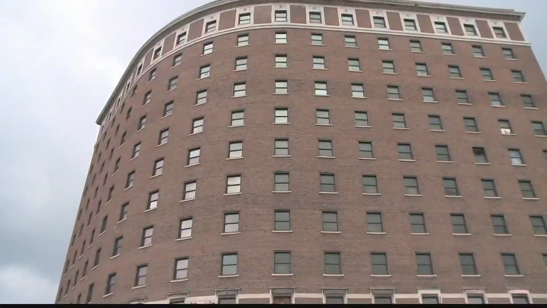 Developer Plans 2019 'Hotel Niagara' Reopening