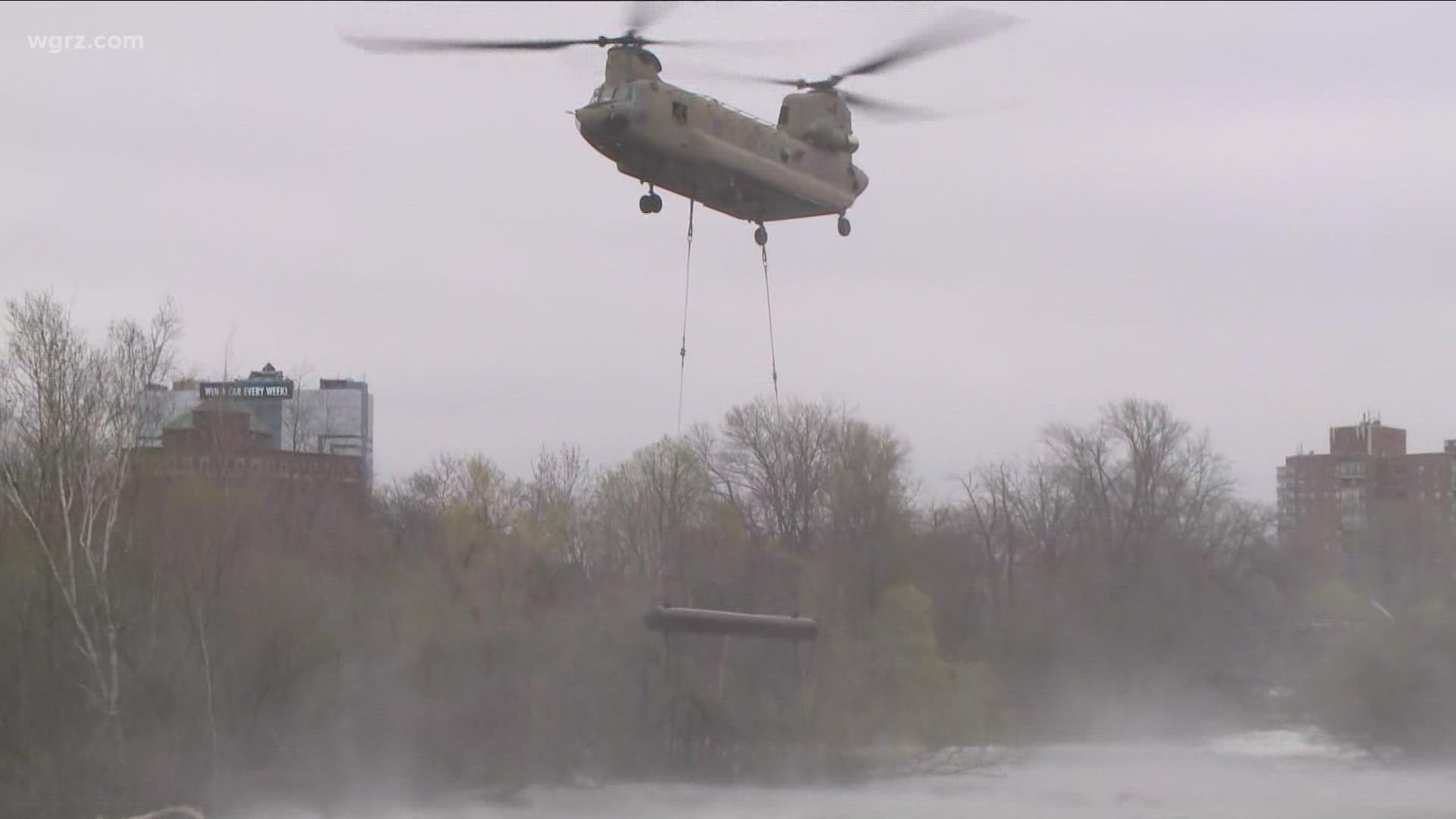 Pontoon removed from brink of Niagara Falls