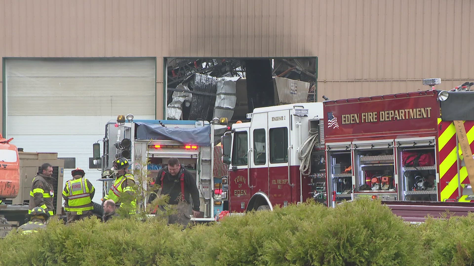 Mutual aid needed to douse large blaze in Eden | wgrz.com