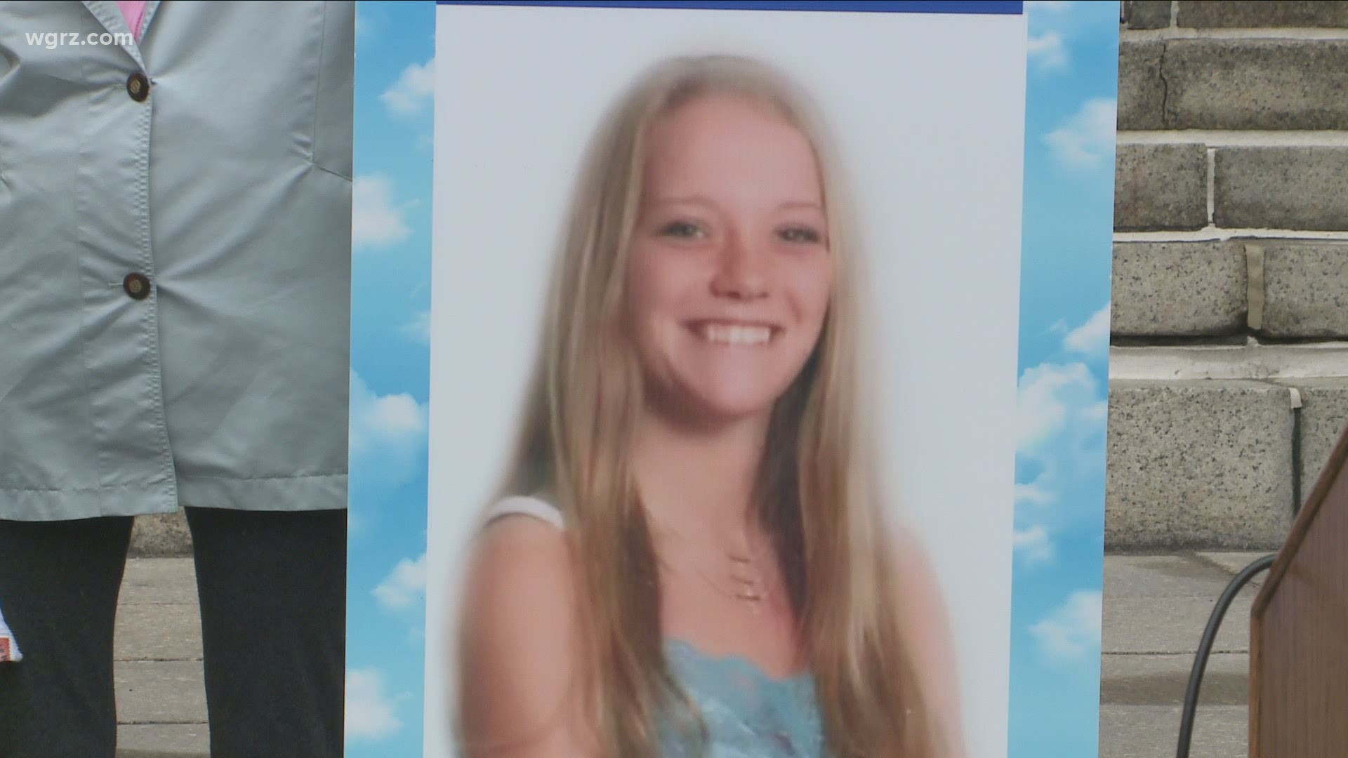 The family of Amanda Wienckowski believes she was murdered in 2009, despite an Erie County medical examiner's ruling that she overdosed.