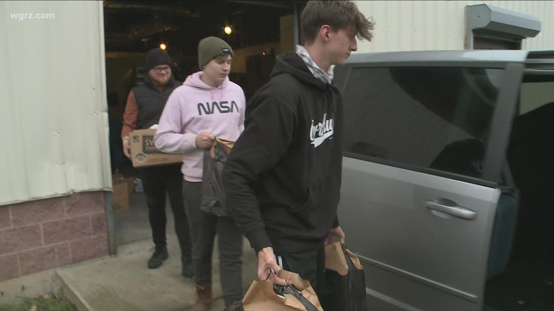 Local pastor helped pass out Thanksgiving dinners during week long campaign to raise awareness for homeless - Vimarsana News