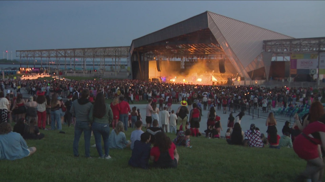 Chappell Roan holds first concert at Terminal B