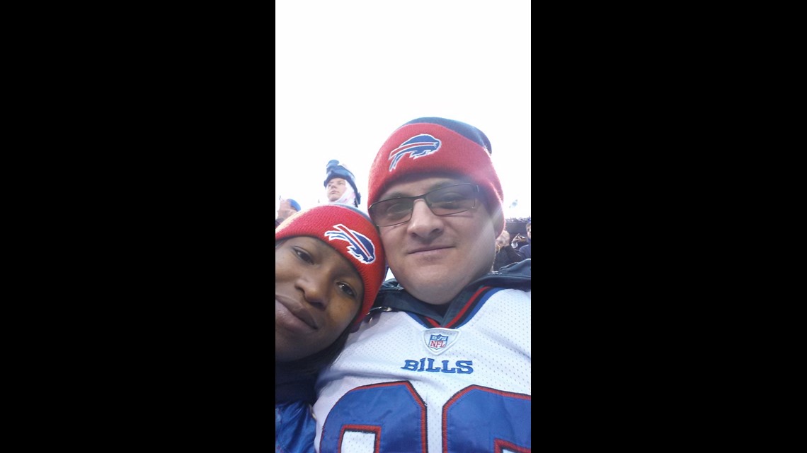 Fans on Chippewa cheer Bills to victory over Chiefs together