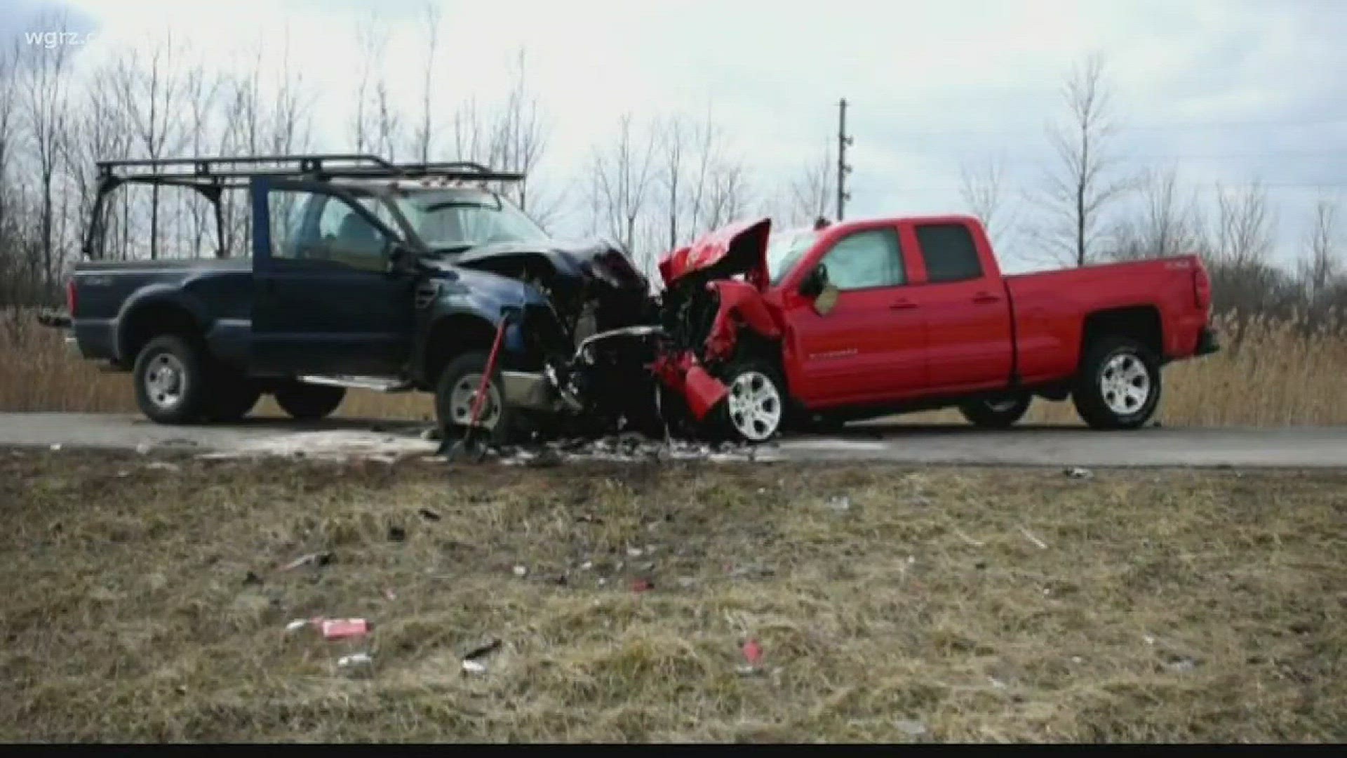 Head on crash in town of Lockport