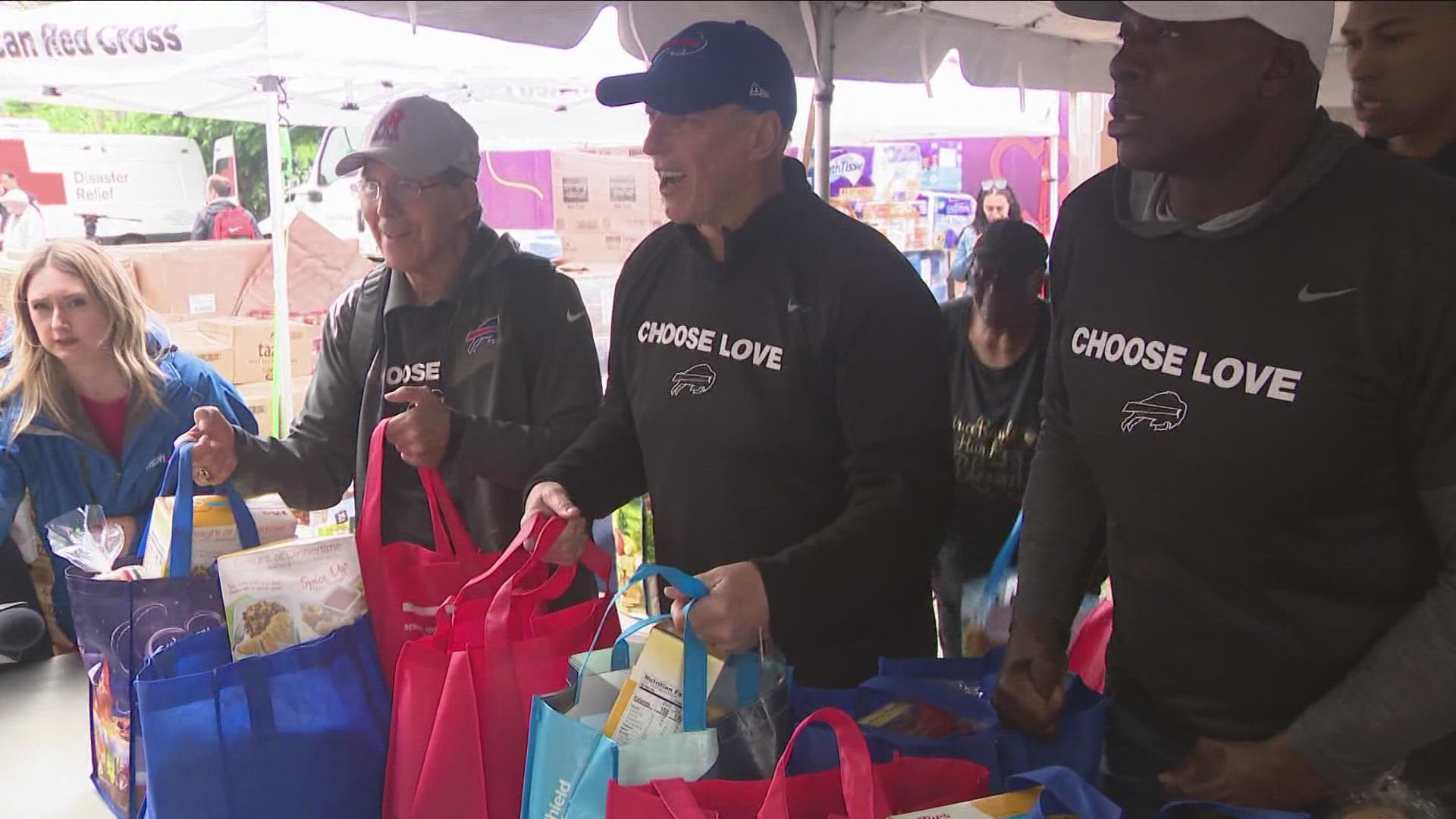 a few bills legends along with a rare sighting from owners Terry and Kim Pegula volunteered handing out food at the resource council of western new york...