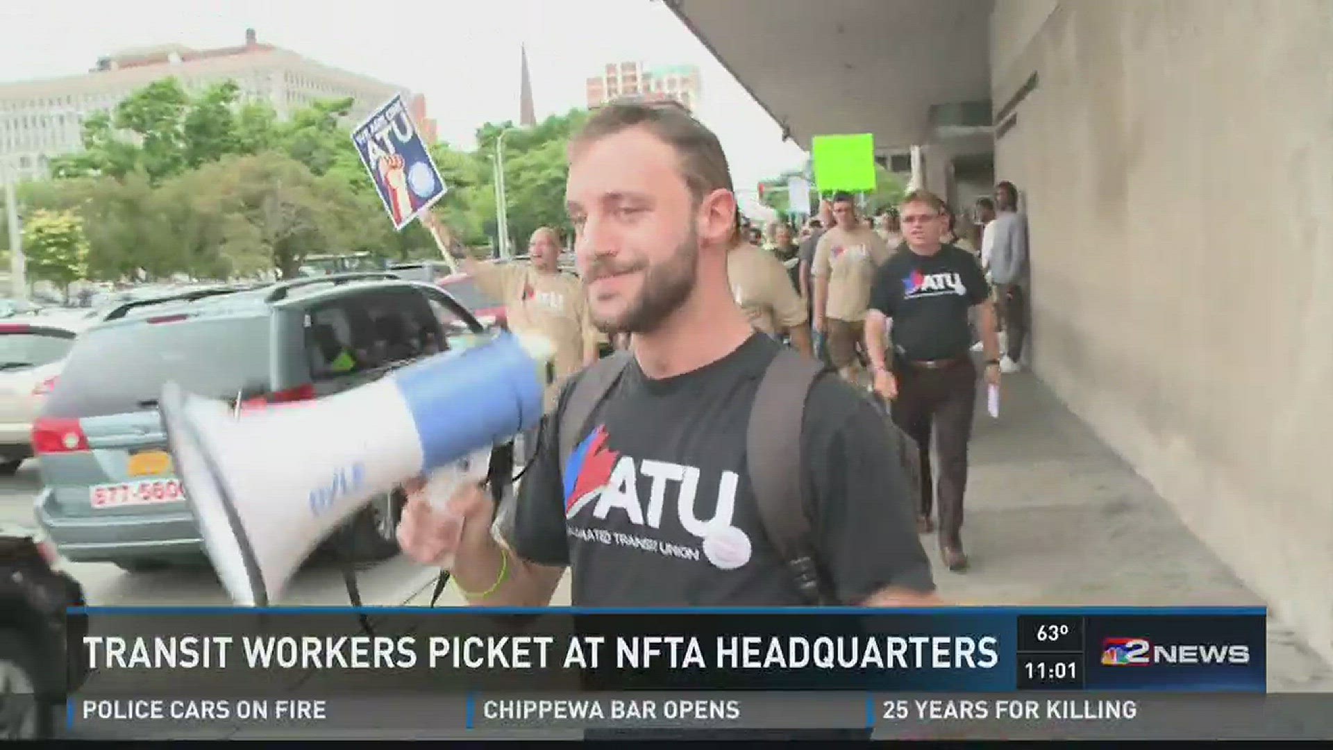 Transit workers picket at NFTA headquarters