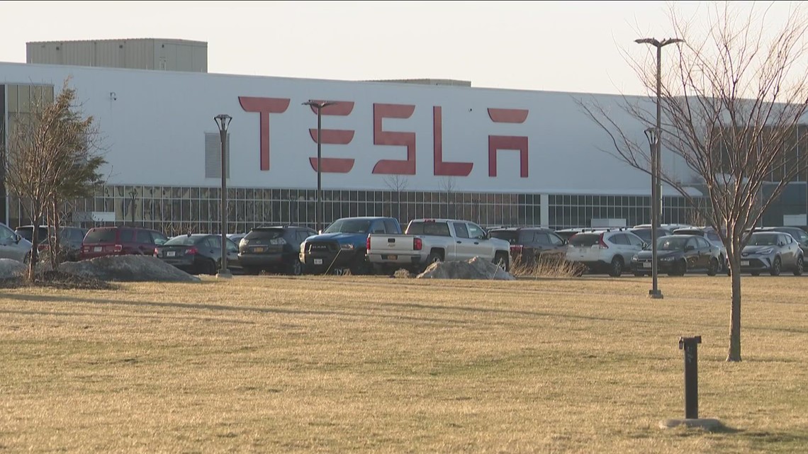 Buffalo Tesla employees announce campaign to unionize