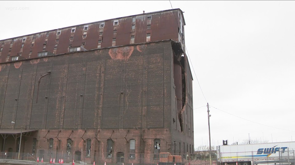 Preservationists rally for the Great Northern grain elevator