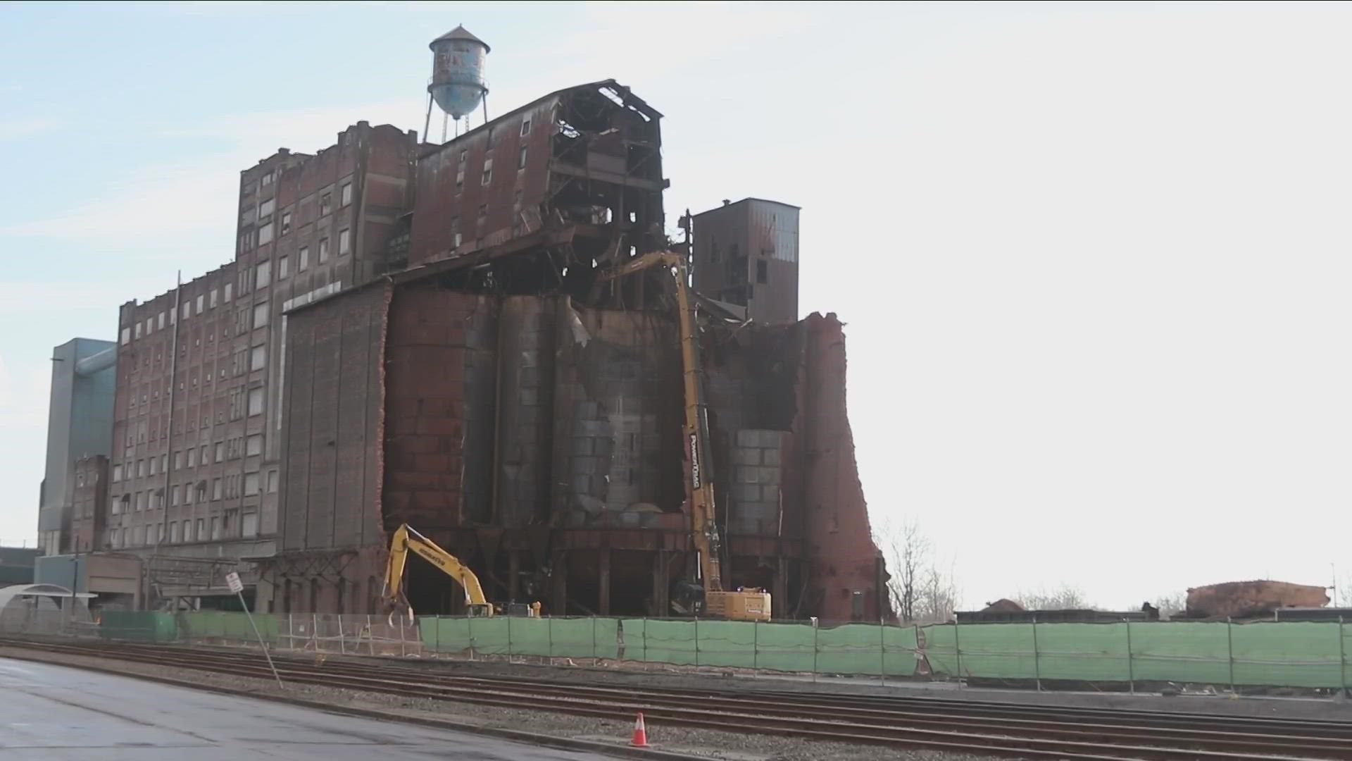 Preservationists have stopped their appeal process to halt the demolition of the Great Northern Elevator. Demolition of 126-year-old grain elevator will continue.