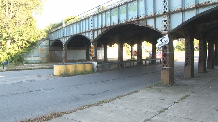 North Buffalo neighbors raise concerns over the condition of the bridge over Colvin Avenue