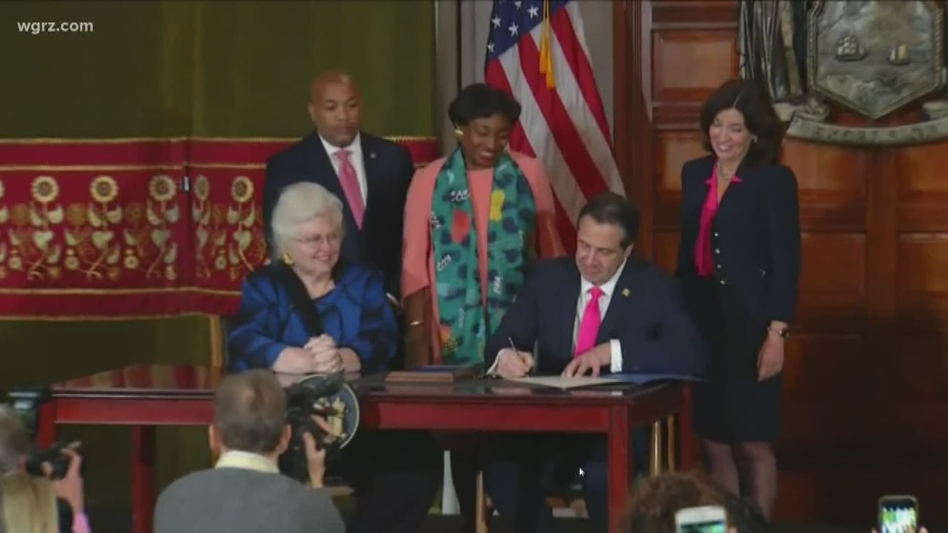 Cuomo signs into law the reproductive health act