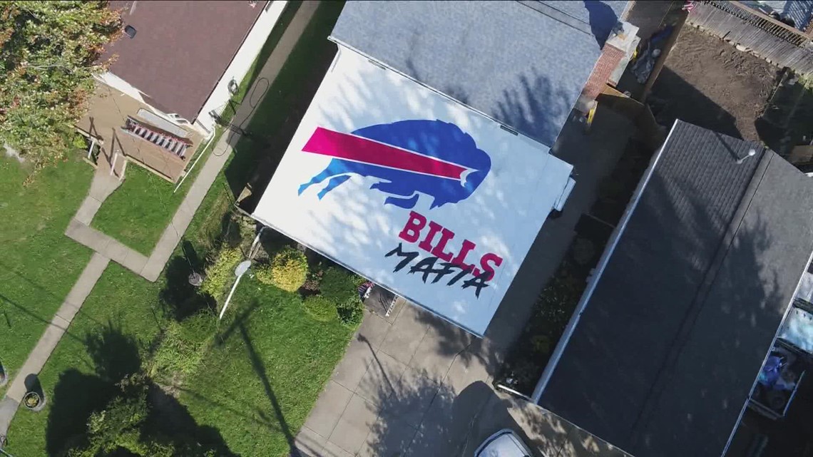 Lake View man puts massive 'Bills Mafia' sign on his roof honoring his