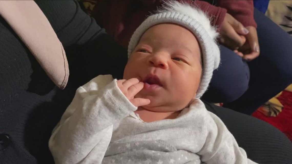 3 doctors help deliver blizzard baby on Christmas - Vimarsana News