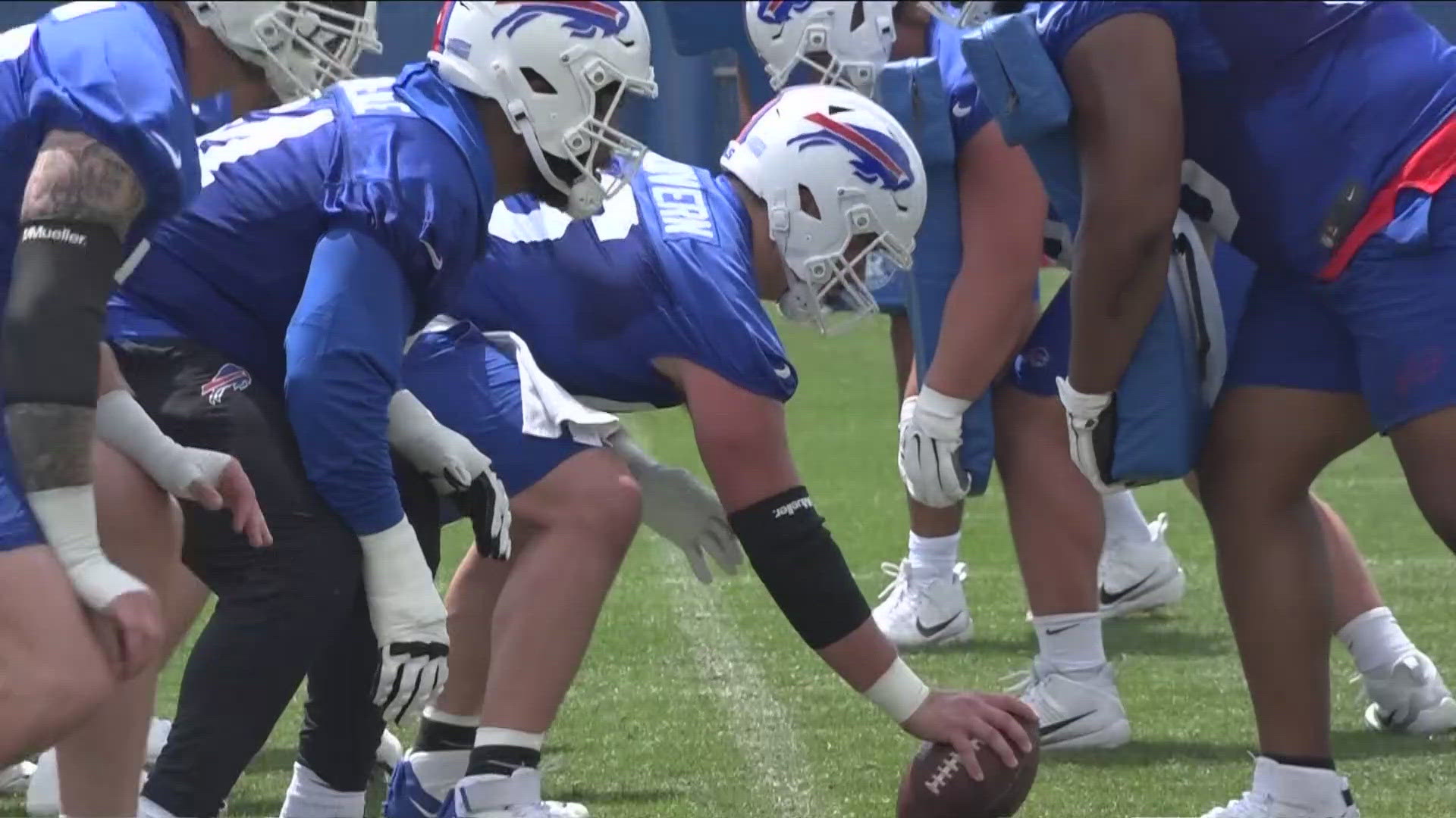 For the first time since 2019, the Bills are working in a new starting center.