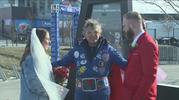 'I do': Bills fans get married during playoff game-day tailgate