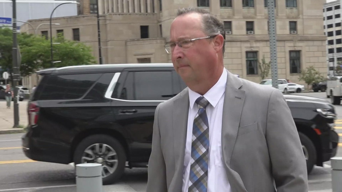 While admonishing prosecutors, judge tells police detective, 'I'm sorry you had to go through this'