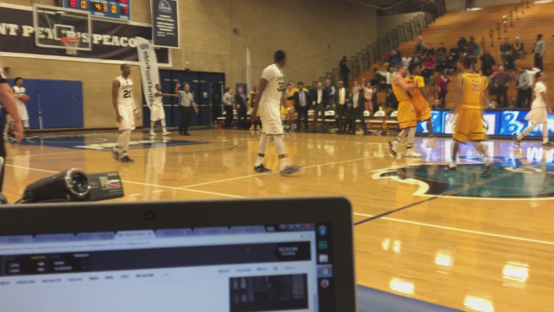 Malik Johnson gets the game winner as Canisius beats St. Peter's.