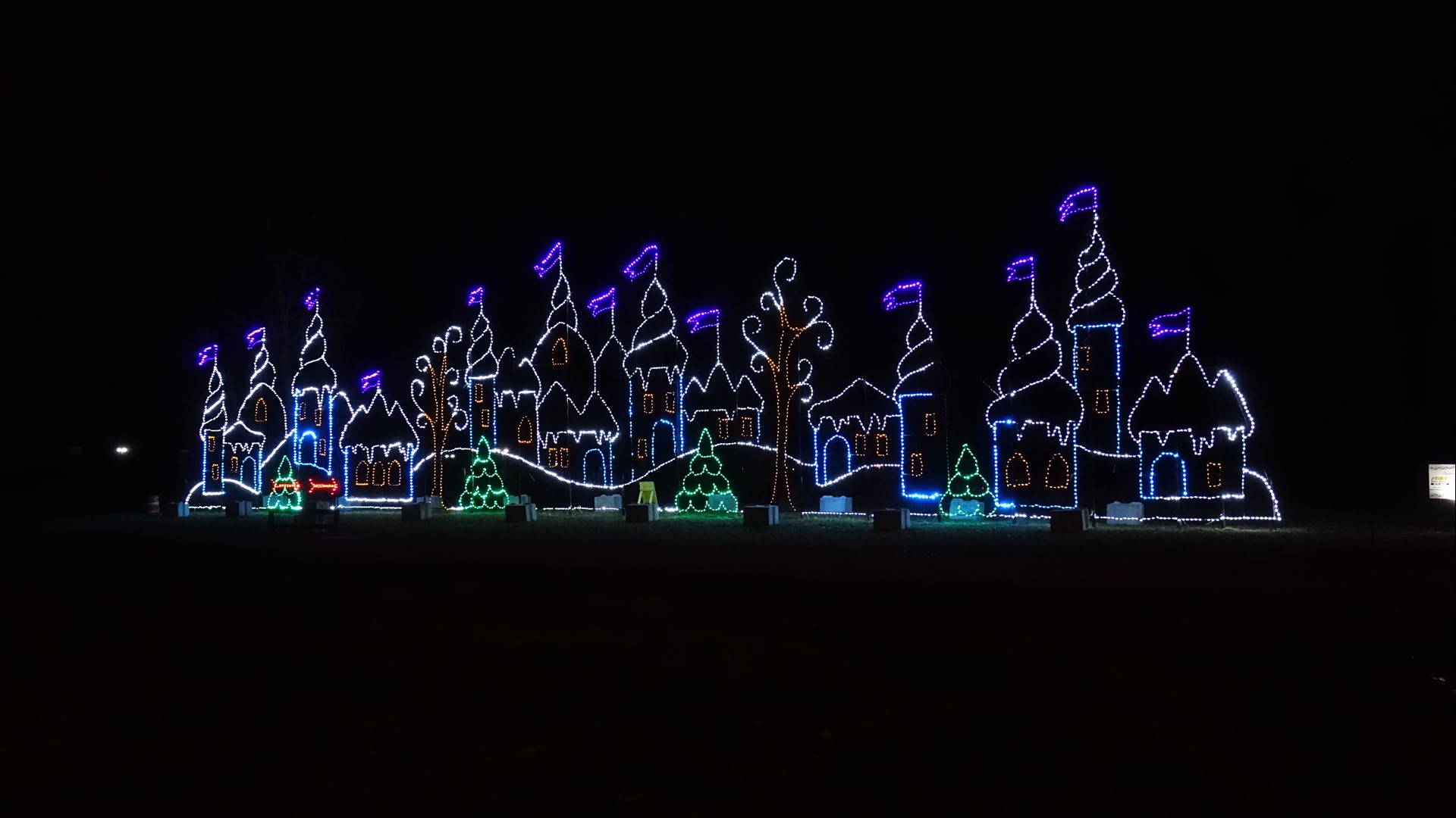 Fairgrounds Festival of Lights opens in Hamburg