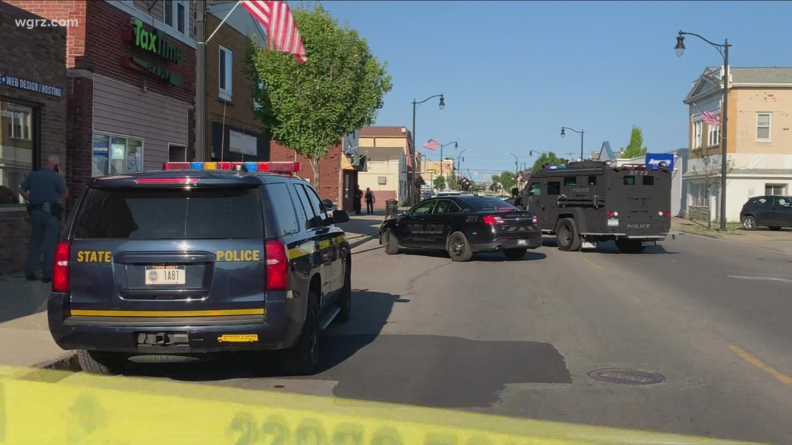 After 2-hour standoff, shooting suspect arrested in Niagara Falls ...