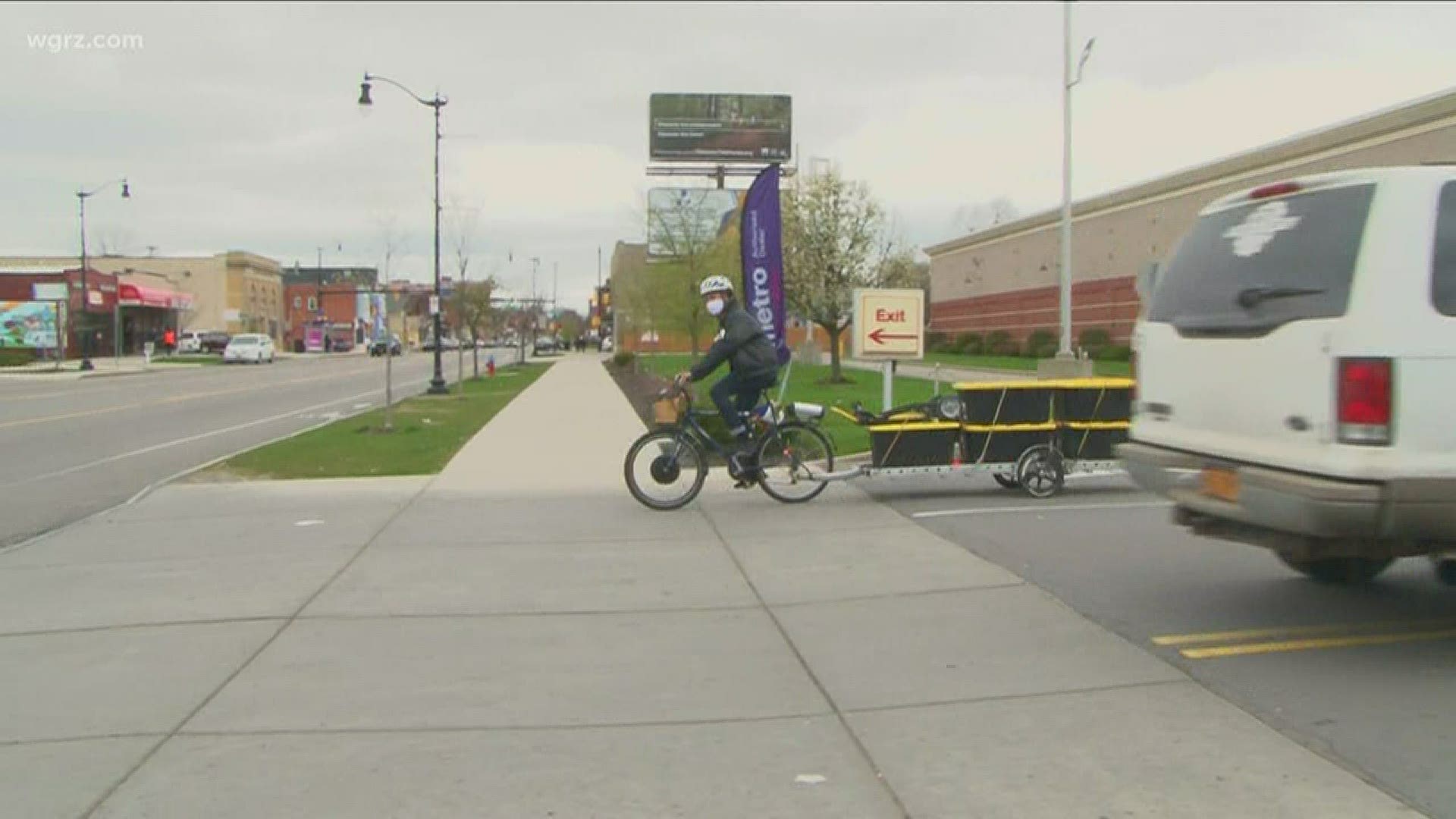 Bicyclists  Deliver Groceries In Buffalo For Free