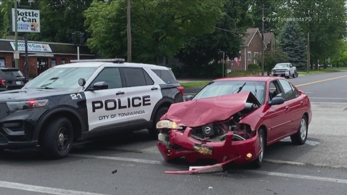 Tonawanda Car Crash Leaves 3 People Injured | Wgrz.com