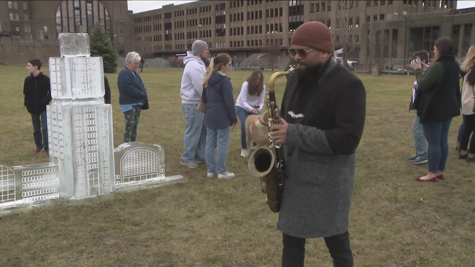 Families got to check out the ice sculpture display, live music performances, and horse-drawn carriage rides.